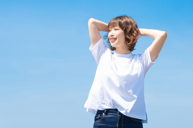 清々しい気持ちの女性