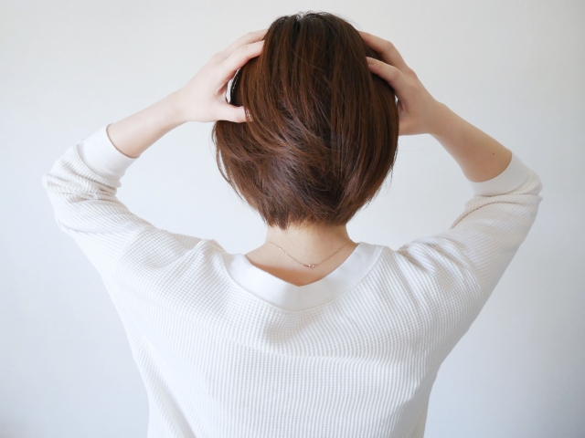 頭を抱える